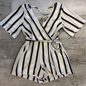 Striped romper from Francesca’s size M. Barely worn and in great condition.
